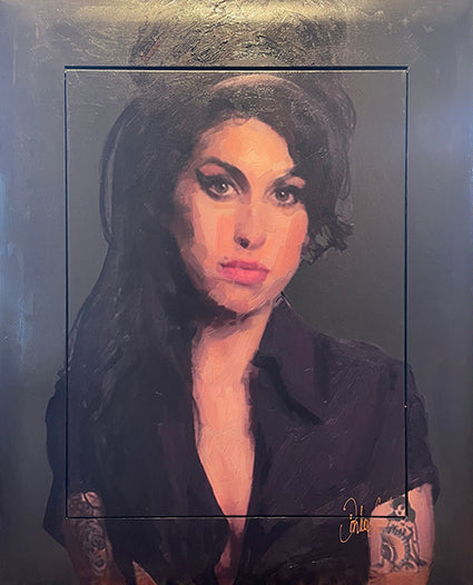 Een mooi portret van Amy Winehouse door Peter Donkersloot. Deze ingeschilderde giclée heeft een afmeting van 120x100 cm. en is over de houten Donkerslootlijst doorgeschilderd.